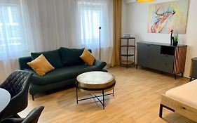 Air-Conditioned, Quiet Apartment With A Terrace In Center Of St Poelten - Smart Tv