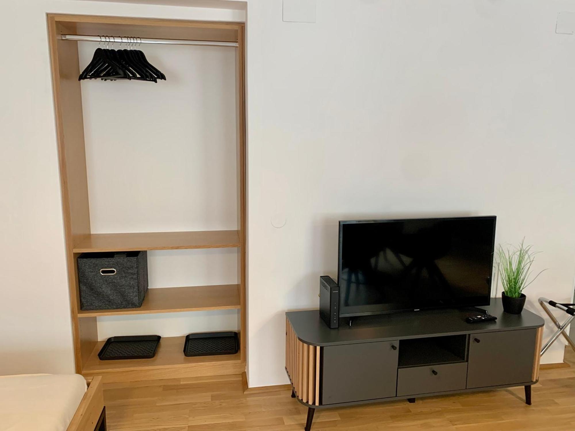 Air-Conditioned, Quiet Apartment With A Terrace In Center Of St Poelten - Smart Tv St. Pölten Exterior foto