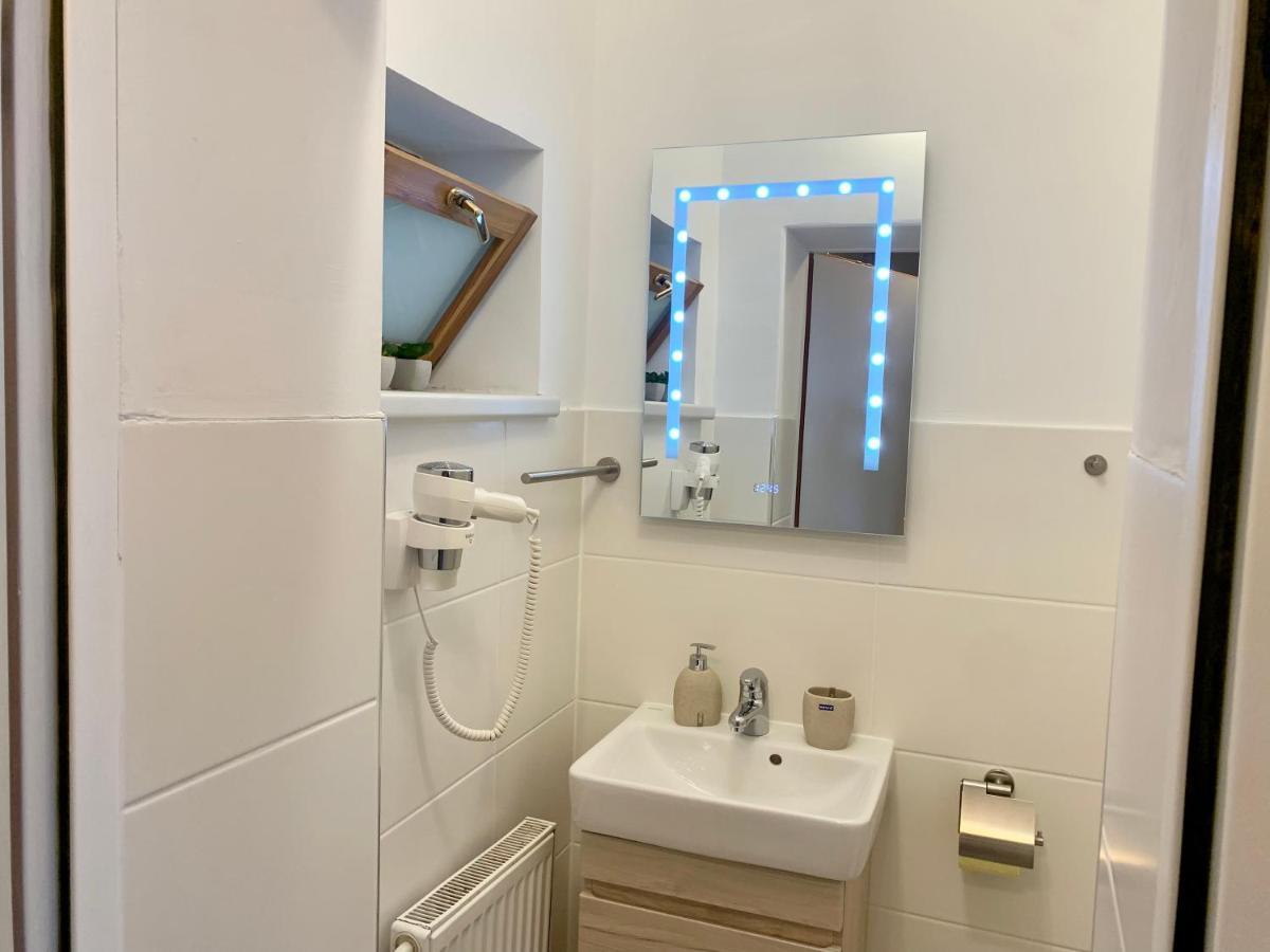 Air-Conditioned, Quiet Apartment With A Terrace In Center Of St Poelten - Smart Tv St. Pölten Exterior foto